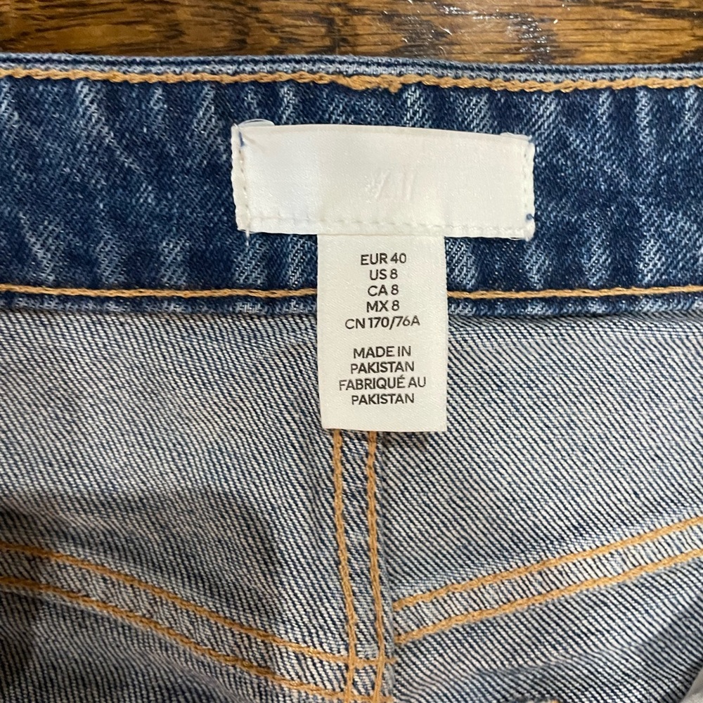 H&M Women's Classic Straight Jeans in Denim Blue - Picture 2 of 3